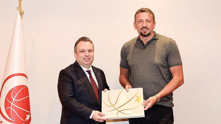 Petkimspor Başkanı Ibadov, Hidayet Türkoğlu’nu ziyaret etti.